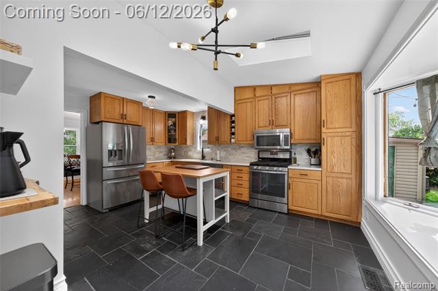 Builiding view thirty three for 407 Waverley, Royal Oak, MI. 48067