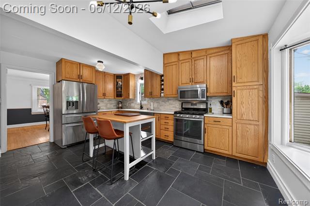 Builiding view thirty two for 407 Waverley, Royal Oak, MI. 48067