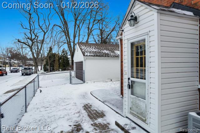 Builiding view four for 1634 Crooks, Royal Oak, MI. 48067