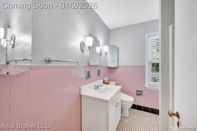 Builiding view sixteen for 1634 Crooks, Royal Oak, MI. 48067