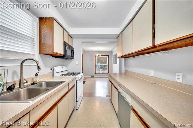 Builiding view twelve for 1634 Crooks, Royal Oak, MI. 48067