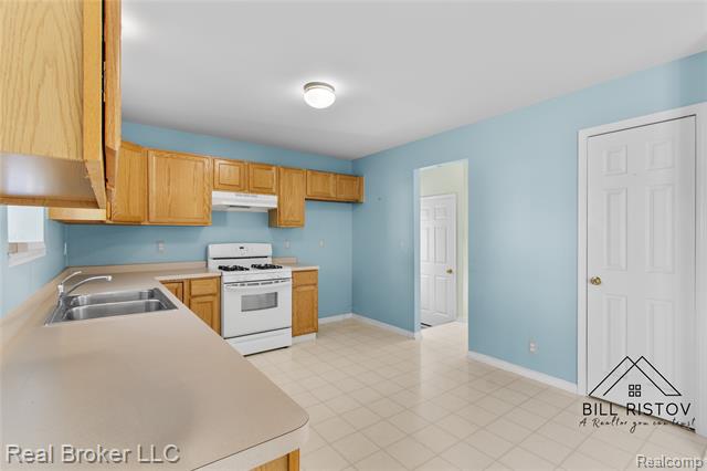 Builiding view fourteen for 423 Dewey, Royal Oak, MI. 48067