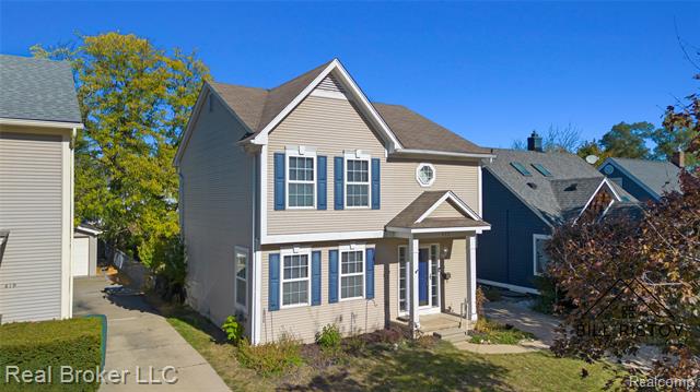 Builiding view one for 423 Dewey, Royal Oak, MI. 48067