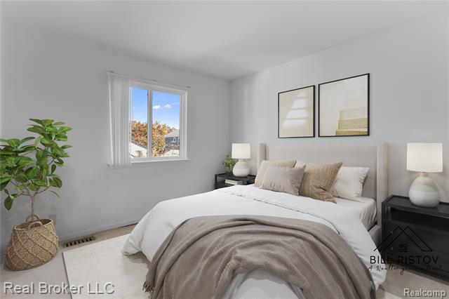 Builiding view seventeen for 423 Dewey, Royal Oak, MI. 48067