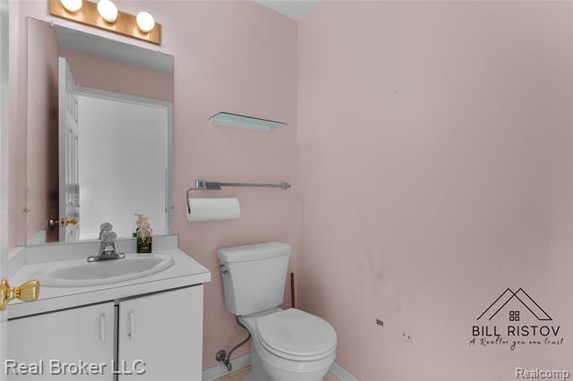 Builiding view sixteen for 423 Dewey, Royal Oak, MI. 48067