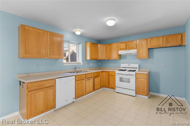 Builiding view thirteen for 423 Dewey, Royal Oak, MI. 48067