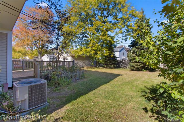 Builiding view twenty eight for 423 Dewey, Royal Oak, MI. 48067