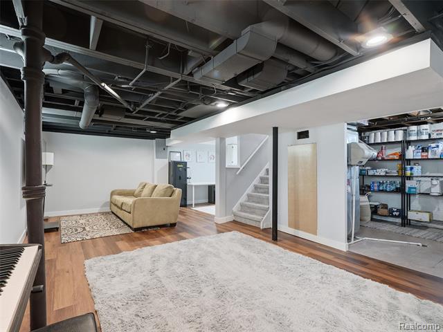 Builiding view eighteen for 433 Dewey, Royal Oak, MI. 48067