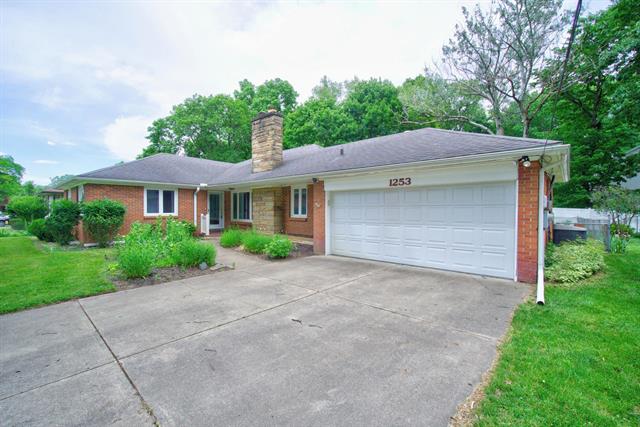 Builiding view two for 1253 Levant, Jackson, MI. 49203
