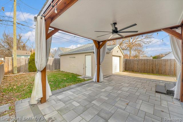 Builiding view eighteen for 621 Dewey, Royal Oak, MI. 48067