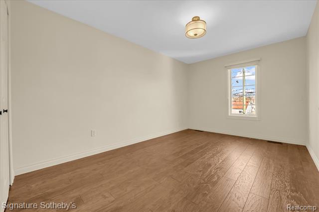 Builiding view fourteen for 621 Dewey, Royal Oak, MI. 48067