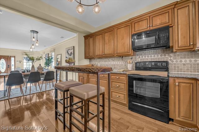 Builiding view six for 621 Dewey, Royal Oak, MI. 48067