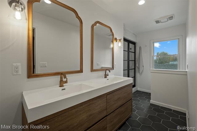 Builiding view sixteen for 3515 Bacon, Berkley, MI. 48072