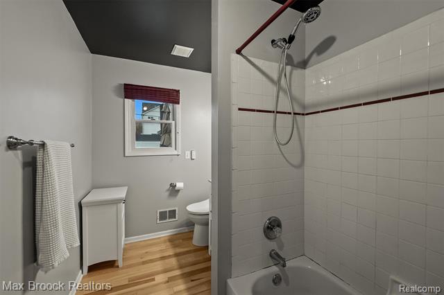 Builiding view thirteen for 3515 Bacon, Berkley, MI. 48072