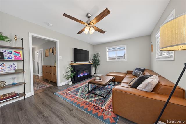 Builiding view fourteen for 3528 Phillips, Berkley, MI. 48072