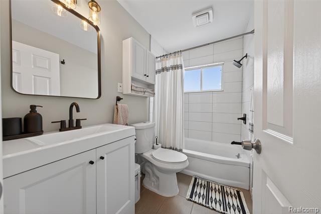 Builiding view twenty one for 3528 Phillips, Berkley, MI. 48072