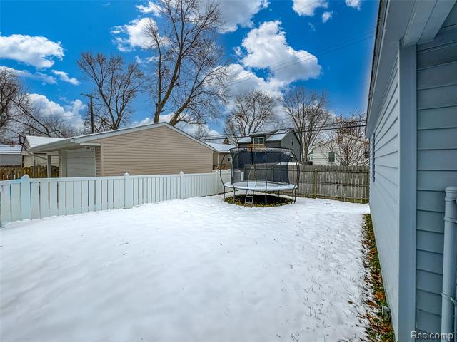 Builiding view twenty seven for 3528 Phillips, Berkley, MI. 48072