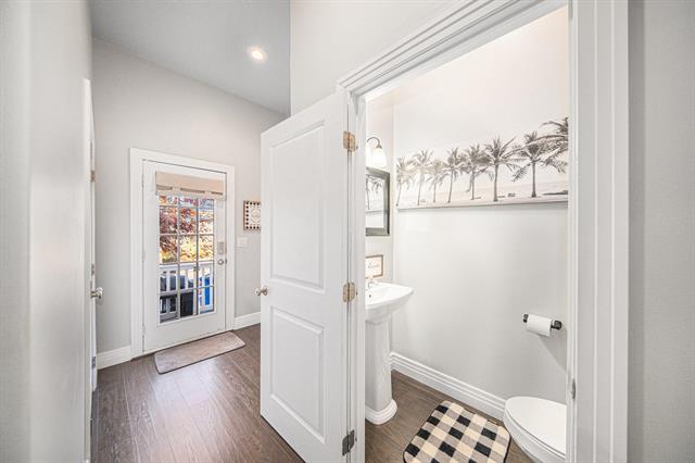 Builiding view fifteen for 2718 Lindsey, Jackson, MI. 49201