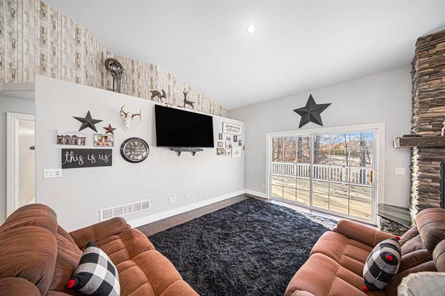 Builiding view seven for 2718 Lindsey, Jackson, MI. 49201