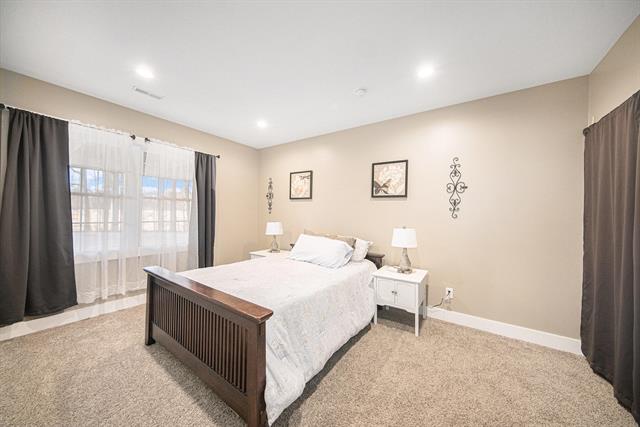 Builiding view thirty for 2718 Lindsey, Jackson, MI. 49201