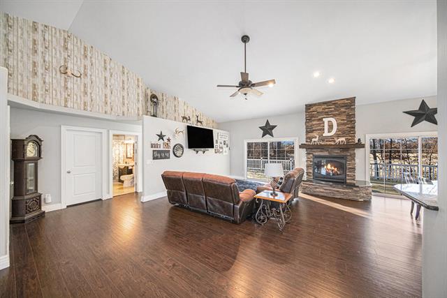 Builiding view three for 2718 Lindsey, Jackson, MI. 49201