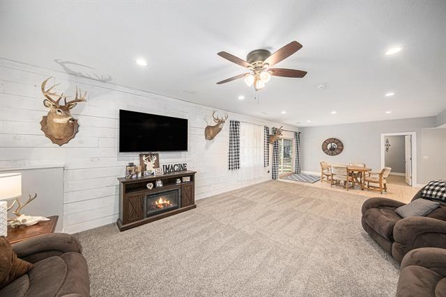 Builiding view twenty eight for 2718 Lindsey, Jackson, MI. 49201