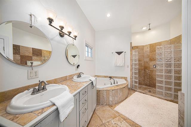 Builiding view twenty for 2718 Lindsey, Jackson, MI. 49201