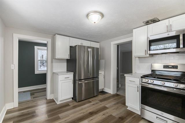 Builiding view eight for 182 40Th, Allegan, MI. 49010