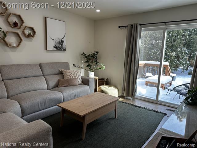 Builiding view ten for 797 Hilldale, Milford, MI. 48381