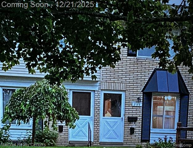 front view for 797 Hilldale, Milford, Mi. 48381