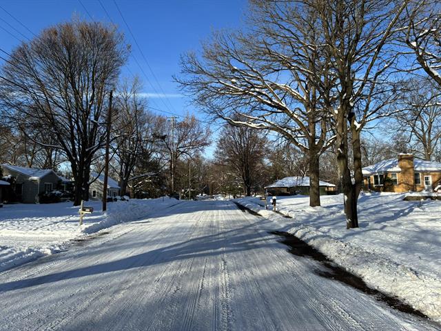 Builiding view twenty five for 909 Westfall, Kalamazoo, MI. 49006