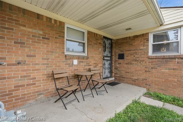 Builiding view one for 8345 Sirron, Detroit, MI. 48234