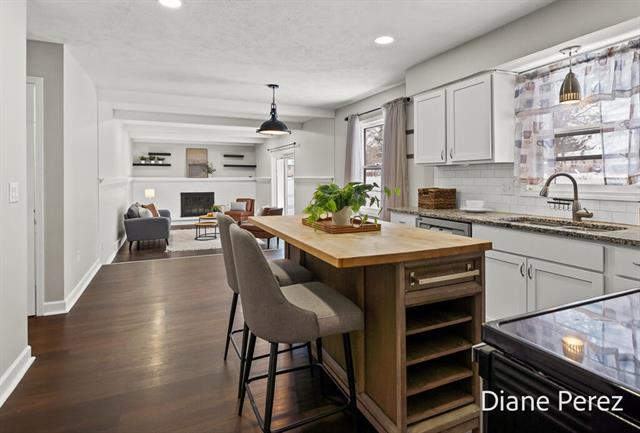 Builiding view eleven for 1920 Glenmoor, Grand Rapids, MI. 49508