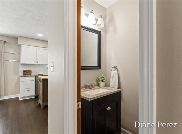 Builiding view sixteen for 1920 Glenmoor, Grand Rapids, MI. 49508