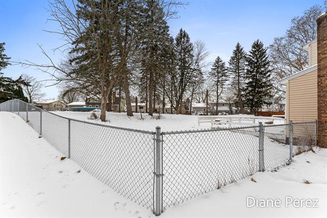 Builiding view thirty seven for 1920 Glenmoor, Grand Rapids, MI. 49508