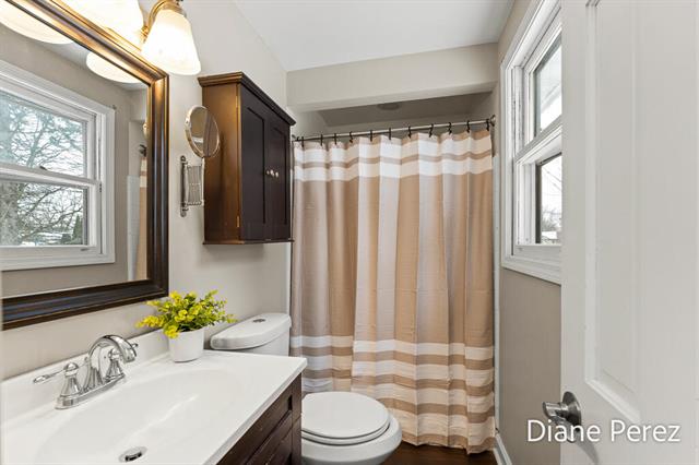 Builiding view twenty one for 1920 Glenmoor, Grand Rapids, MI. 49508