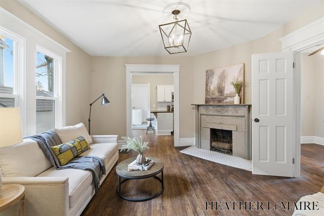 Builiding view one for 821 College, Grand Rapids, MI. 49503