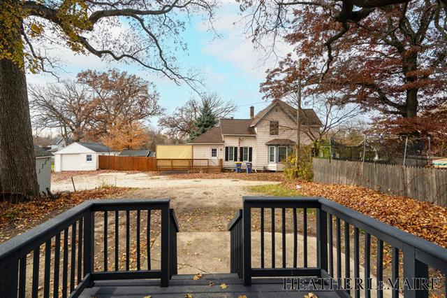 Builiding view twenty nine for 821 College, Grand Rapids, MI. 49503