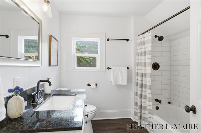 Builiding view twenty one for 821 College, Grand Rapids, MI. 49503