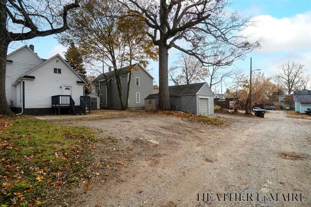 Builiding view twenty seven for 821 College, Grand Rapids, MI. 49503