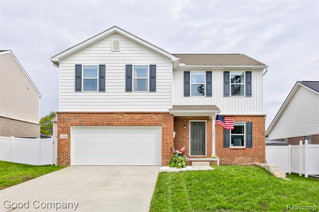 front view for 3548 Woodmont Avenue, Trenton, Mi. 48183