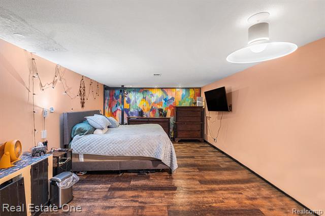 Builiding view eleven for 1148 Parallel, Fenton, MI. 48430