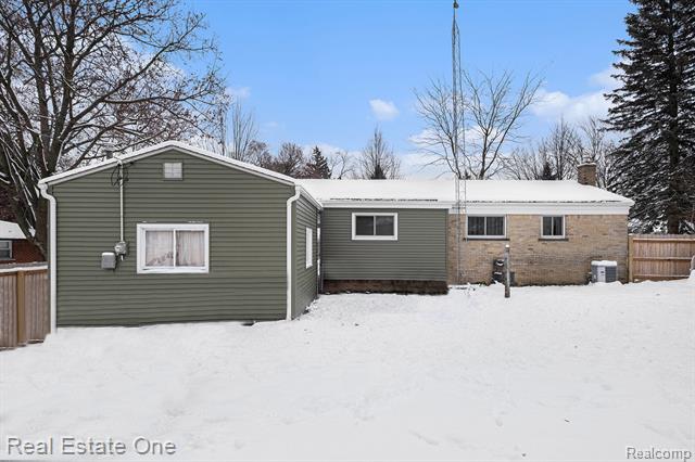 Builiding view fifteen for 1148 Parallel, Fenton, MI. 48430