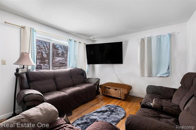 Builiding view four for 1148 Parallel, Fenton, MI. 48430