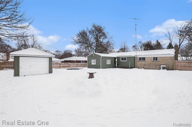 Builiding view sixteen for 1148 Parallel, Fenton, MI. 48430