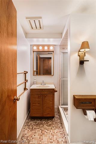 Builiding view thirteen for 1148 Parallel, Fenton, MI. 48430