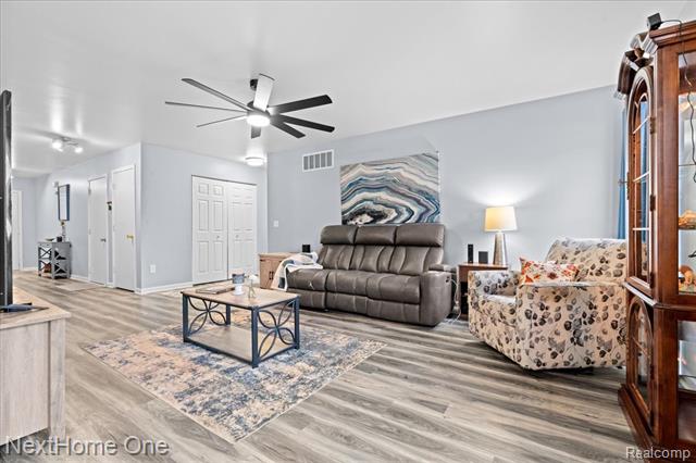 Builiding view six for 8564 Fox River, Fowlerville, MI. 48836