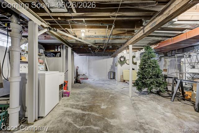 Builiding view forty four for 1526 W 12 Mile, Royal Oak, MI. 48073
