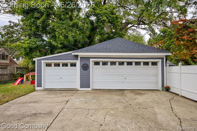 Builiding view forty six for 1526 W 12 Mile, Royal Oak, MI. 48073