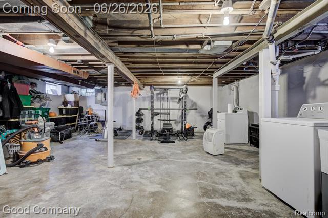 Builiding view forty three for 1526 W 12 Mile, Royal Oak, MI. 48073